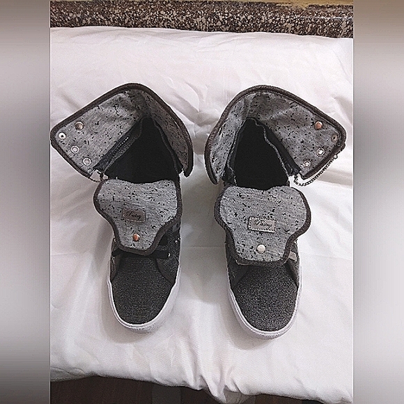 Pastry Women's Pinwheel Sneakers Size 8.5 Gray/ Black - Picture 2 of 9